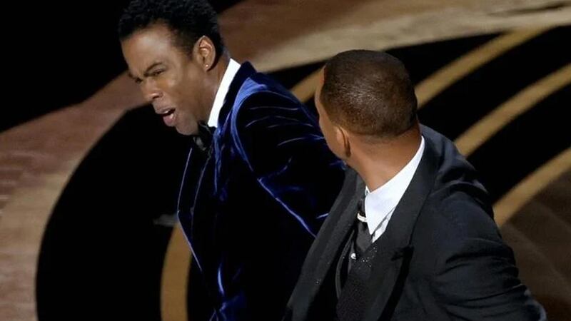 Chris Rock bromea sobre Will Smith tras disculpa del actor; le llamó ‘Suge Smith’