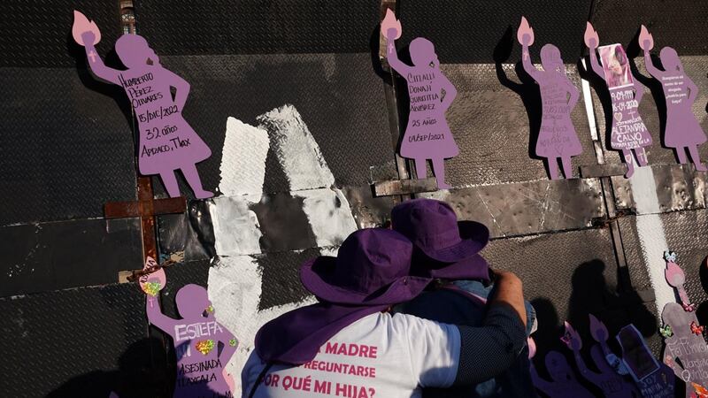 8M: ¿Cómo colocar tu denuncia en el tendedero de la Glorieta de las Mujeres que Luchan?