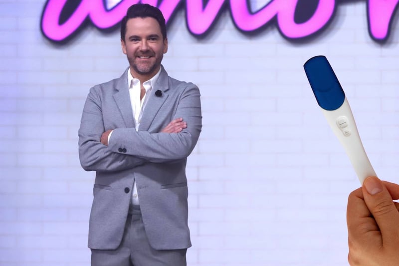 ¿Por qué el conductor Mauricio Mancera se hizo una prueba de embarazo? ‘También sirven para los hombres’