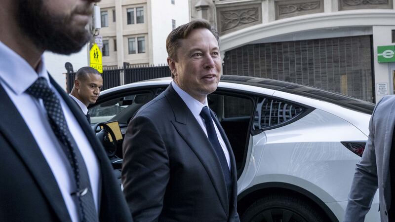 Elon Musk, quien ‘teme’ a la IA, encarga una tarea a ChatGPT... y este fue el resultado