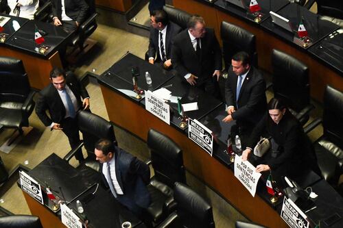 Oposición ignorada y derrotada