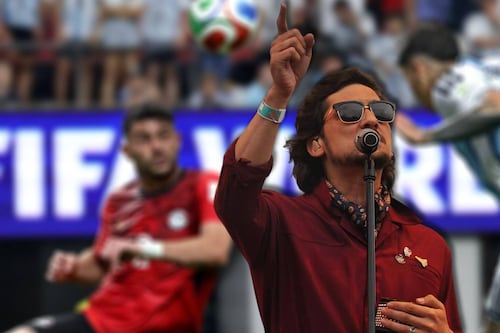 León Larregui critica el arbitraje del partido de Egipto vs. Argentina: ‘Huele mal’