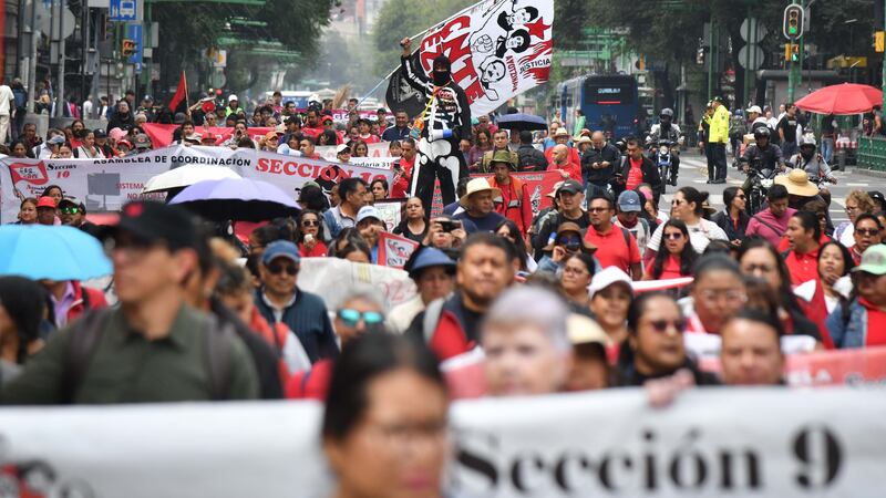 La SEP vuelve a plantar a CNTE y maestros reviran con bloqueos