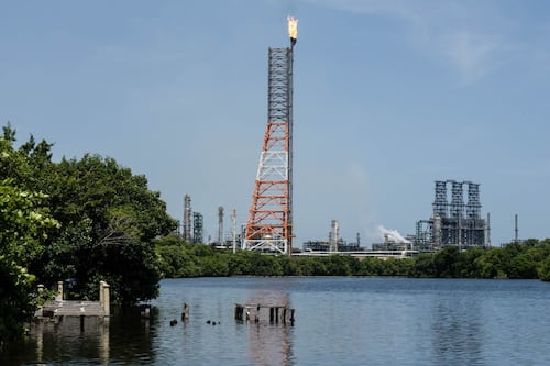 Refinerías de Pemex procesan petróleo para el que no fueron diseñadas; crudos Istmo y Maya desaparecen