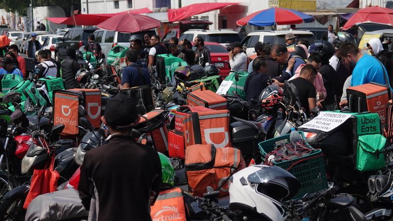 Senado aprueba la reforma para regular prestaciones para repartidores y conductores de apps