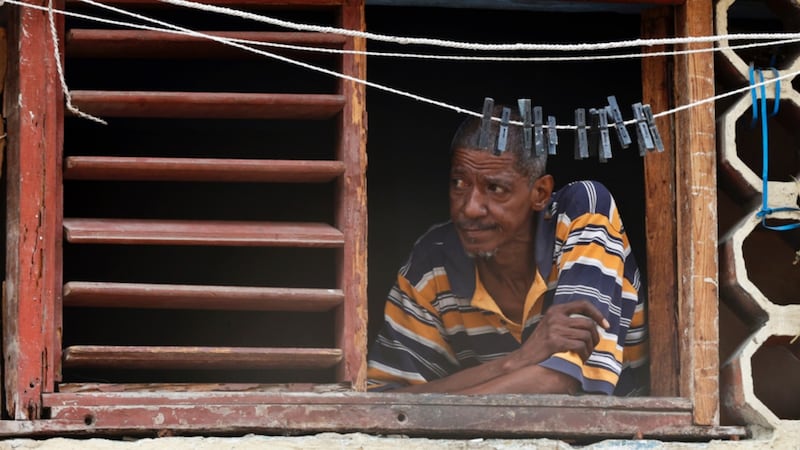 Sin petróleo ruso y sin luz: El 60% de Cuba sufrirá apagones este sábado por crisis energética