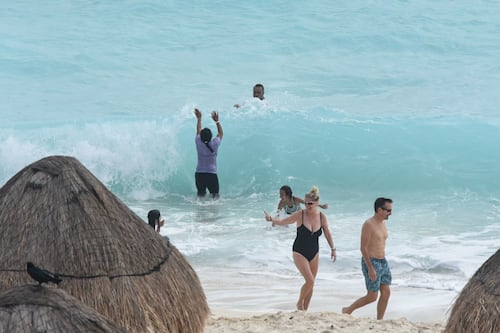 México logra récord en 2025 con llegada de turistas internacionales: Cierra con 47.7 millones