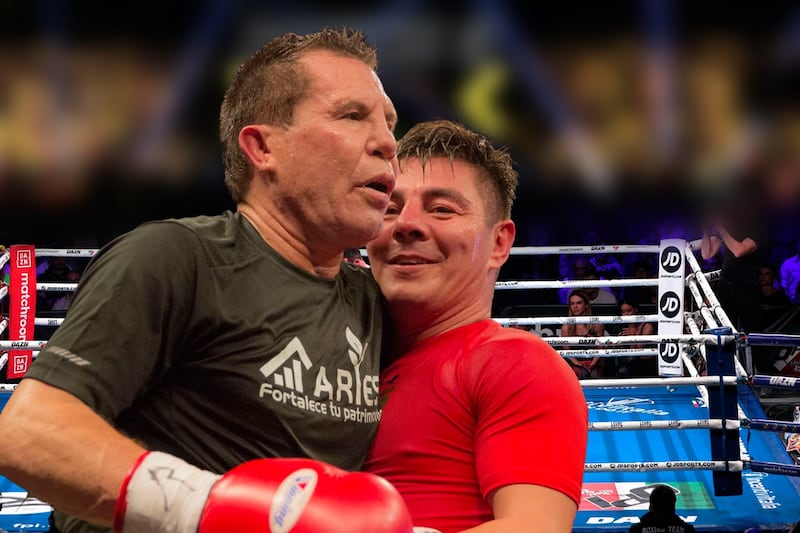 Julio César Chávez vs. ‘Travieso’ Arce HOY EN VIVO: ¿Dónde ver la pelea de leyendas, round por round?