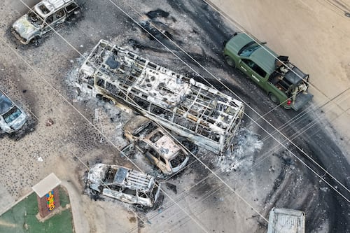 Reporteros sin escudos: Amenazan y agreden a periodistas que cubrían muerte del ‘Mencho’