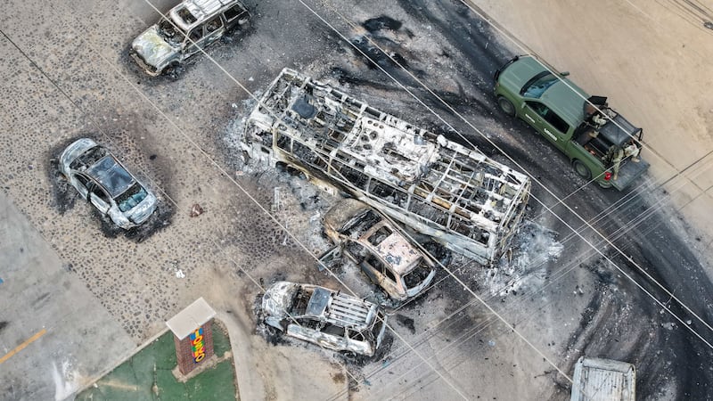 Reporteros sin escudos: Amenazan y agreden a periodistas que cubrían muerte del ‘Mencho’