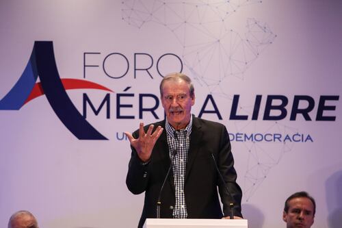 Vicente Fox, en problemas: Cofepris alerta por venta de productos de marca ligada al expresidente