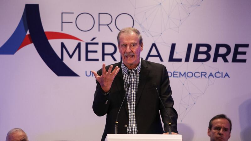 Vicente Fox, en problemas: Cofepris alerta por venta de productos de marca ligada al expresidente