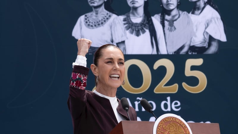 Sheinbaum defiende en Desfile Militar la soberanía ante quienes piden ayuda a potencias extranjeras