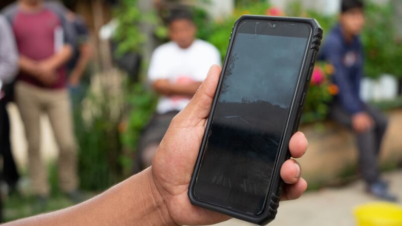 15,000 celulares de México aparecen en lista del software para espiar Pegasus