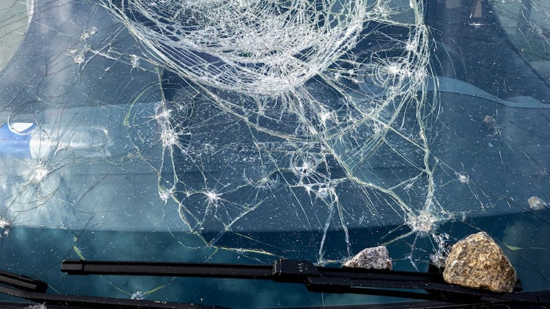 ¿Qué sabemos de los ‘piedrazos’ desde puentes de Circuito Interior? Automovilistas alertan por ataques