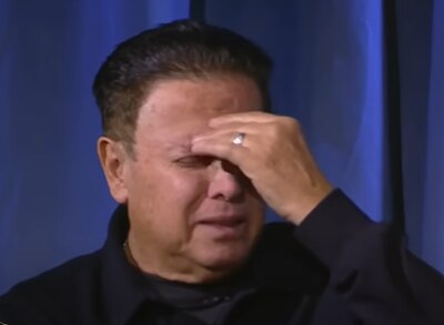 Mario Bezares no pudo contener las lágrimas al recordar la muerte de su hermano, (Foto: Captura YouTube / Las Estrellas)