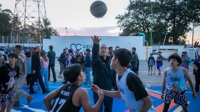 El acalde de Cuajimalpa hizo la entrega del Deportivo La Papa.