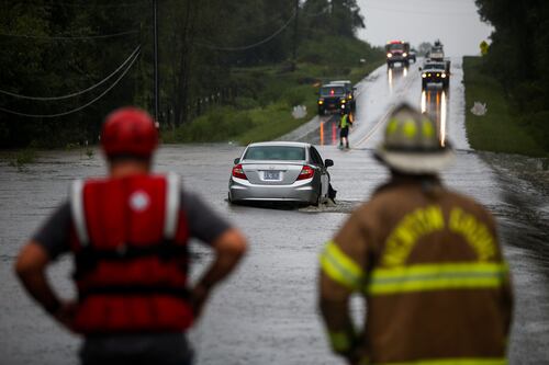 Florence rebasa el nivel de represa y filtra cenizas a un río en Carolina del Norte