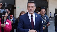 Sergio Mayer vuelve a San Lázaro y pide disculpas; diputados de Morena critican su regreso