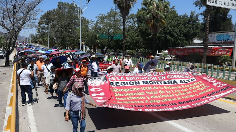 CNTE dice adiós a la CDMX: Maestros levantan plantón del Zócalo tras tres días de movilizaciones
