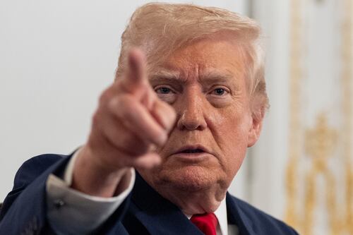 Trump termina acción de gracias ‘enojado’: Pone ‘pausa permanente’ a migración desde países pobres