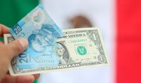 Peso avanza pese al dólar fuerte: Cierra en 20.17 unidades