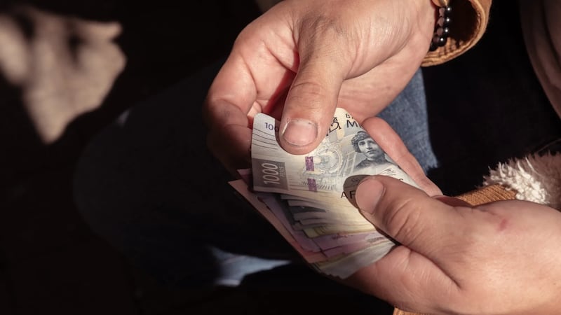 La informalidad impulsa el reinado del efectivo en México