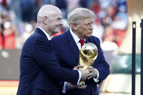 Estados Unidos e Irán intensifican ataques: Trump evita anunciar su próximo movimiento