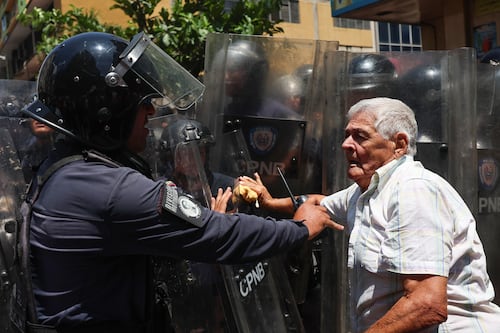 Aumento salarial en Venezuela: Trabajadores rechazan la represión de sus protestas