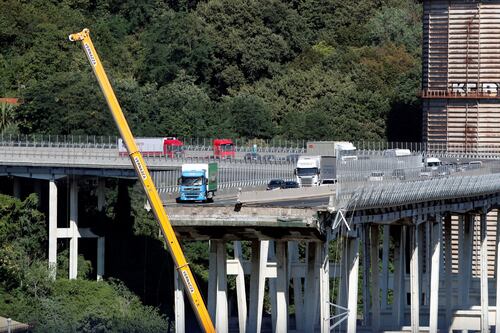 Suman 39 muertos tras colapso de puente en Génova