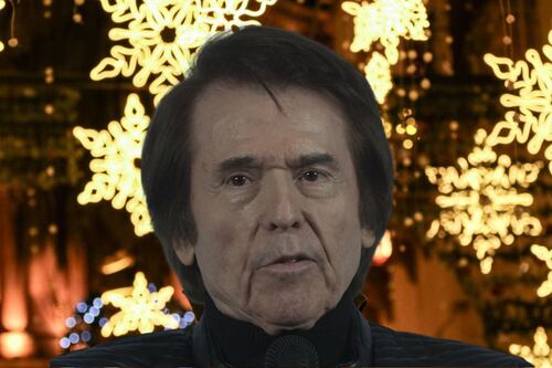 ‘Ven a mi casa esta Navidad’: Raphael pasará Nochebuena en el hospital tras hospitalización de urgencia