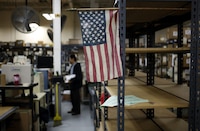 Estados Unidos ‘batea’ la recesión: PIB crece 4.9% en tercer trimestre
