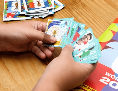 Intercambiar estampas puede ayudar a completar el álbum del Mundial 2026 con menos dinero. (Foto: Shutterstock)
