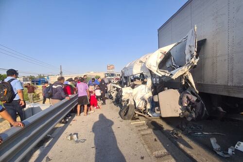 Carambola en la carretera México-Querétaro deja 10 heridos
