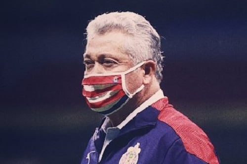 Víctor Manuel Vucetich, director técnico de las Chivas, da positivo a COVID-19