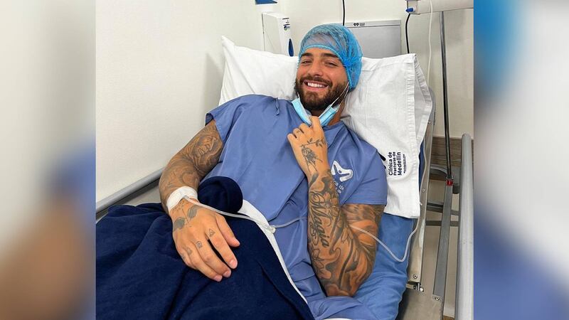 Maluma también se fregó la rodilla: ¿Por qué el cantante tuvo una cirugía?