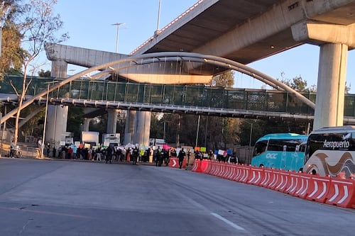 ‘Caos’ en la México-Cuernavaca: Bloquean ambos sentidos en pleno inicio de vacaciones de Semana Santa