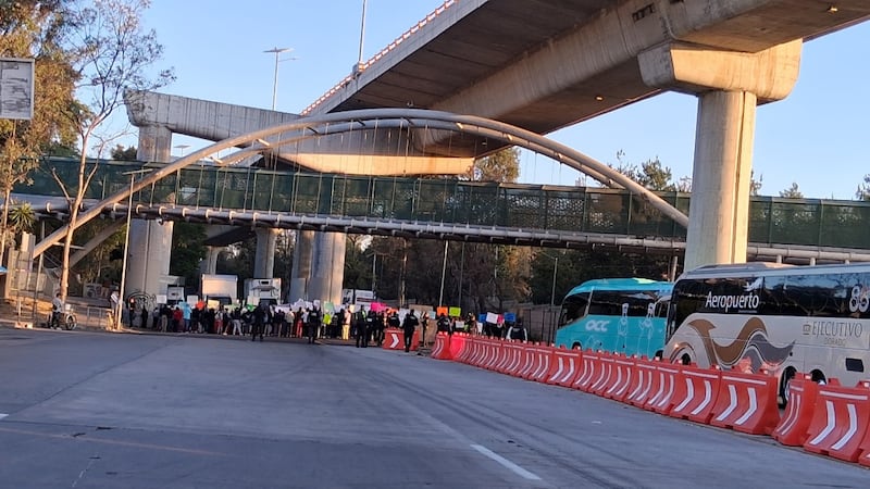 ‘Caos’ en la México-Cuernavaca: Bloquean ambos sentidos en pleno inicio de vacaciones de Semana Santa