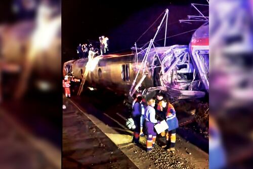 (Videos) Al menos 10 muertos en choque de dos trenes de alta velocidad en el sur de España