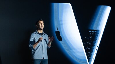 Apple lanzará en septiembre su primer modelo de iPhone plegable que costará aproximadamente 2 mil dólares (Foto: Adam Gray/Bloomberg)