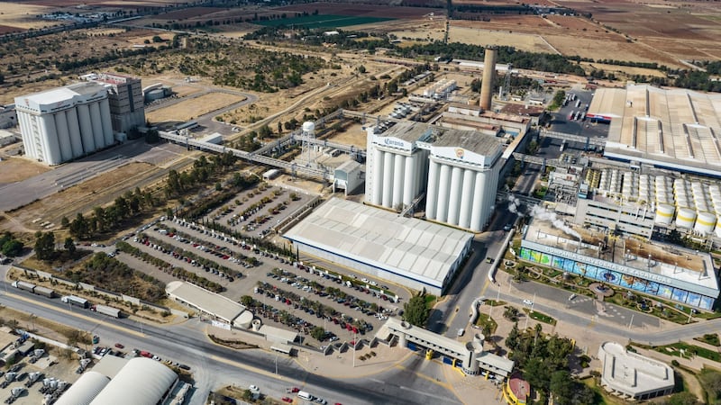 Actividad industrial en México cae 1.3 por ciento en 2025 y liga dos años a la baja