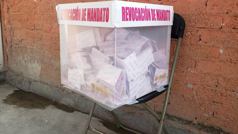 Consulta de revocación no será vinculatoria: Participación fue de entre 17 y 18.2%, según el INE