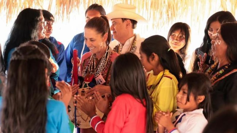 Mujeres de la comunidad Seri-Comca’ac reciben a Sheinbaum con ceremonia tradicional
