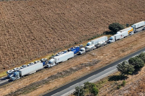 Transportistas, afectados con los ‘narcobloqueos’