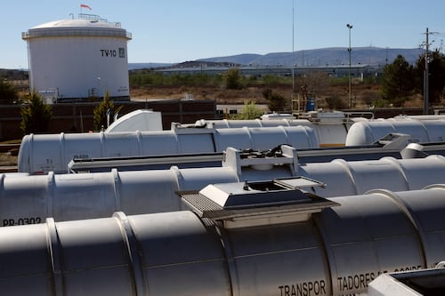 Pemex adjudica a Andeavor transporte y almacenamiento de petrolíferos