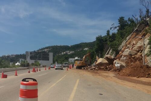 ‘John’ destruye Avenida Escénica de Acapulco; advierten por socavón en carril