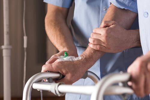 Senado aprueba reforma sobre cuidados paliativos; pasa a Diputados