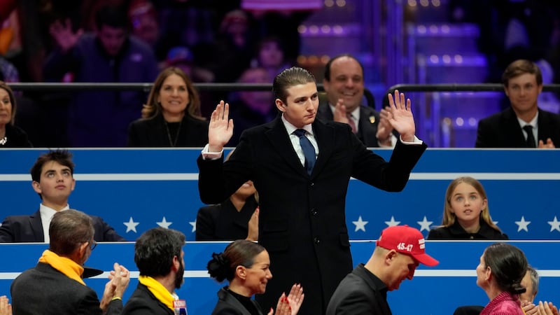 A lo Bridgerton: proponen boda del hijo de Trump con una princesa de Dinamarca para controlar Groenlandia