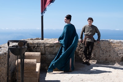 Anne Hathaway y Tom Holland aparecen en la nueva película de 'La Odisea'. (Foto cedida: Melinda Sue Gordon/Universal Pic/EFE)