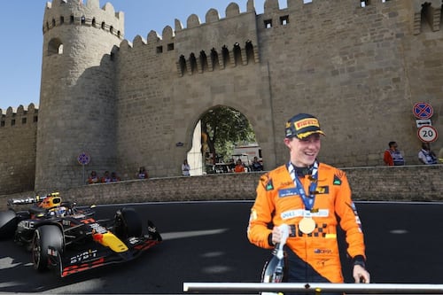 Choque de mexicano y español en el GP de Azerbaiyán: ‘Checo’ pierde el podio, Piastri y Leclerc dominan